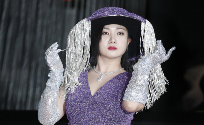 박나래가 전 소속사  JDB엔터테이먼트와 불화설을 일축했다. 사진은 지난 2023 SBS 연예대상’ 레드카펫 행사에 박나래가 참석한 모습. /사진=뉴스1