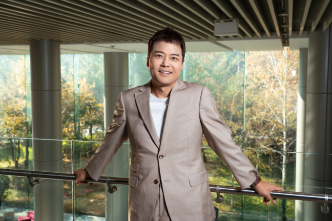 전현무가 22일 오전 서울 마포구 LG유플러스 상암사옥 진행된 U+모바일 KBS 예능 '서치미' 기자간담회를 위해 포즈를 취하고 있다. 사진은 기사내용과 직접적인 관련이 없음./사진=뉴스1 