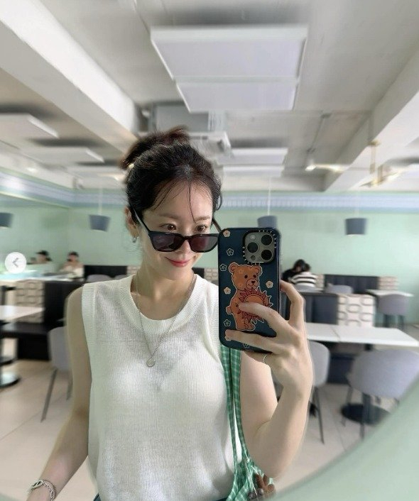 한지민이 22일 셀카를 공개했다./사진=한지민 SNS