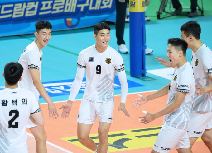2024 통영 도드람컵 프로배구대회 첫 경기에서 승리한 국군체육부대. (KOVO 제공)