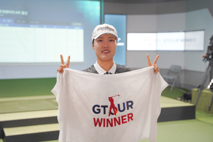 스크린골프 GTOUR 6차 대회 정상에 오른 심지연. /사진= 골프존