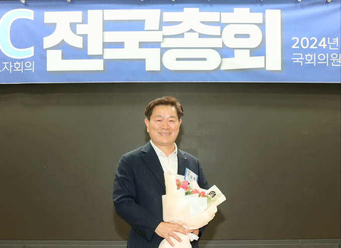 박승원 광명시장이 21일 국회 의원회관 제1소회의실에서 열린 KDLC 전국총회에서 기념촬영을 하고 있다. /사진제공=광명시