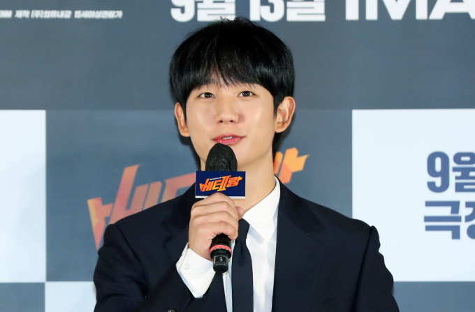 배우 정해인  '밥 잘 사주는 예쁜 누나'로 호흡을 맞춘 손예진에 대해 언급했다. 사진은 영화 '베테랑2' 제작보고회에서 질문에 답하는 정해인 모습. 사진=뉴시스