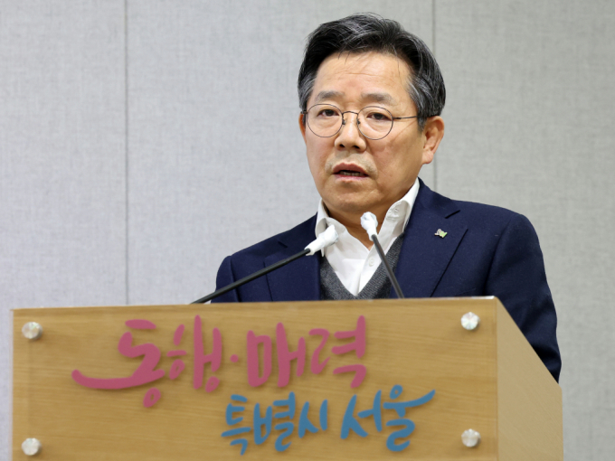 서울주택도시공사(SH공사)의 개발 방식을 적용하면 판교 신도시 개발 수익을 기존보다 2배 이상 높일 수 있으므로 3기 신도시 사업에 SH 개발 방식을 적용해야 한다는 주장이 나왔다. 사진은 김헌동 SH공사 사장이 지난 1월 서울시청 브리핑룸에서 기자회견을 하는 모습. /사진=뉴스1