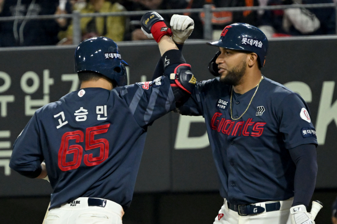 롯데 자이언츠 소속 외야수 빅터 레이예스가 서건창이 가지고 있던 KBO리그 최다 안타 기록에 도전한다. 사진은 3월27일 광주 북구 기아챔피언스필드에서 열린 KIA타이거즈와 롯데 자이언츠의 경기에 나선 빅터 레이예스. /사진=뉴시스