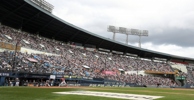 Playoff Fever: The Thrilling Professional Baseball Postseason Kicks Off as Early as October 2nd