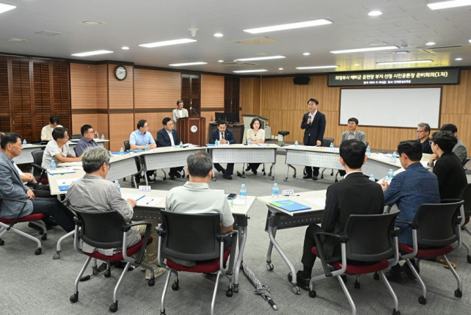 김동근 시장이 의정부 호원동 예비군훈련장 이전 부지 선정 '시민공론장' 1차 준비회의에 참석해 인사말을 하고 있다. /사진제공=의정부시