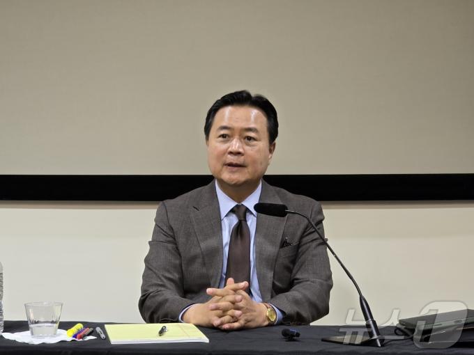 조현동 주미한국대사가 24일(현지시간) 미국 워싱턴DC에서 열린 특파원단 간담회에서 발언하고 있다.<사진 류정민 워싱턴 특파원>