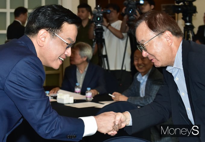[머니S포토] 관훈토론 참석한 최상목 경제부총리