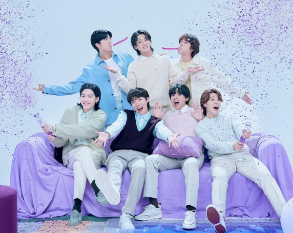 글로벌 아이돌 그룹 방탄소년단의 히트곡 중 하나인 '작은 것들을 위한 시' 뮤직비디오 유튜브 조회수가 18억뷰를 넘겼다. 사진은 방탄소년단 멤버들의 모습. /사진=인스타그램 캡처