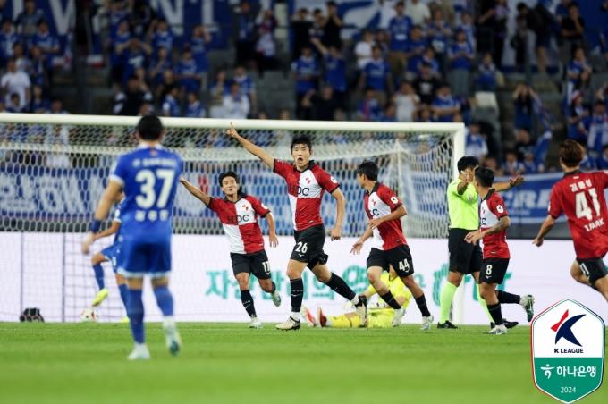 부산 아이파크가 25일 열린 하나은행 K리그2 2024 32라운드 수원 삼성과 원정 경기에서 1-0으로 이겼다. (한국프로축구연맹 제공)
