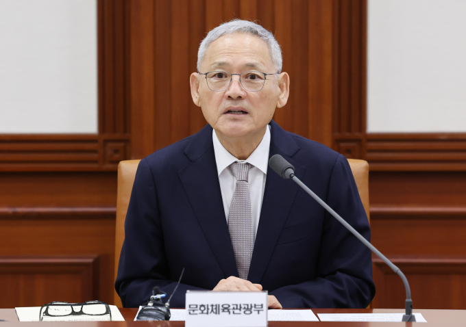 유인촌 문화체육관광부 장관이 만약 정몽규 축구협회장이 4연임을 강행한다면 승인을 불허하겠다고 강경 대응했다. 사진은 유 장관이 지난 25일 서울 종로구 정부서울청사에서 열린 국가관광전략회의 확대 조정 회의에서 모두발언 하는 모습. /사진=뉴스1