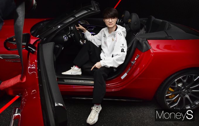 [머니S포토] LoL '페이커' 헌정 목적으로 제작된 메르세데스-AMG SL