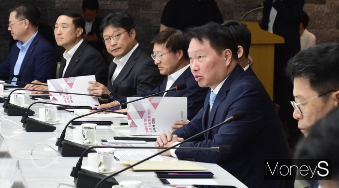 ▲ 인사말하는 최태원 대한상의 회장