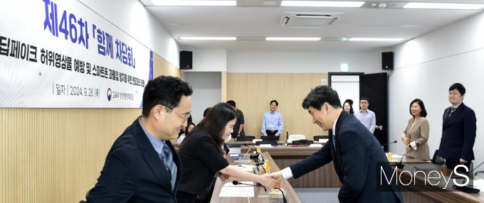 [머니S포토] 이주호 '딥페이크 허위영상 예방' 함께 차담회, 참석