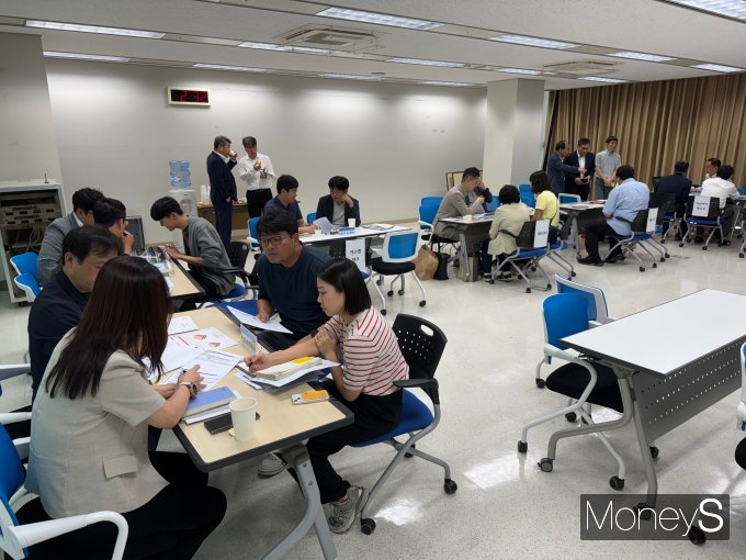  광주지방조달청은 '2024 하반기 광주전남지역 공공조달 파트너십 데이'에 참가한 지역 조달기업과 수요기관간의 매칭데이를 갖고 있다/사진=광주지방조달청 제공.