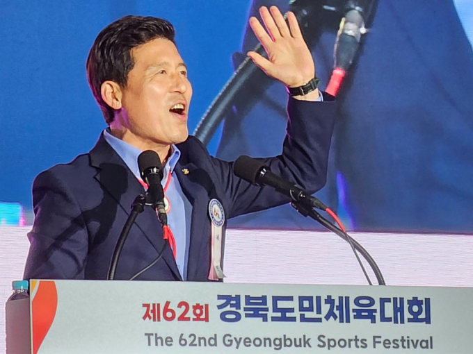 구자근 국민의힘 의원이 지난 5월 10일 오후 경북 구미시 구미시민운동장에서 열린 제62회 경북도민체육대회 개막식에서 축사를 하고 있다. 도민체전은 오는 13일까지 22개 시·군 1만 1000여 명의 선수단이 참가해 시부 30개, 군부 16개 종목에서 열띤 메달 경쟁을 벌인다./사진제공=뉴스1