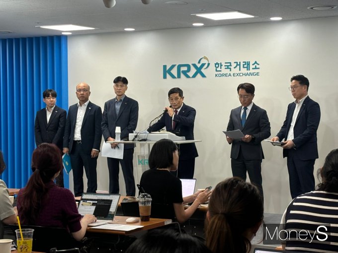사진은 26일 서울 여의도 한국거래소 기자실에서 진행된 '코리아 밸류업 지수' 관련 긴급 브리핑. /사진=이예빈 기자