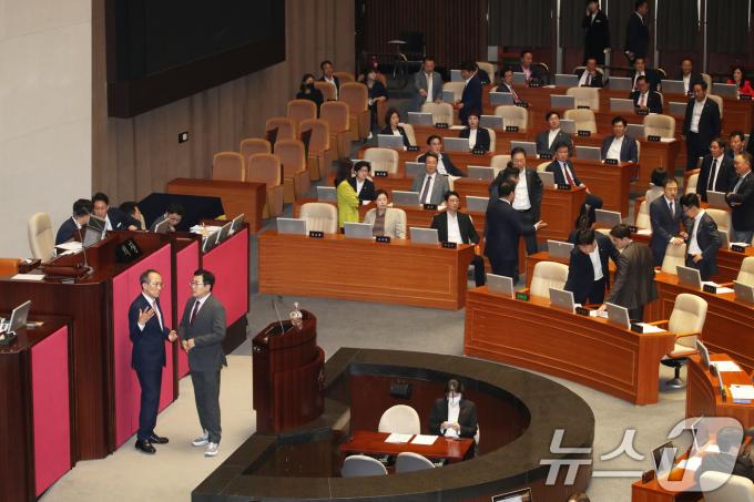[뉴스1 PICK]방송4법·노란봉투법·민생회복지원금법 본회의 부결…무더기 폐기
