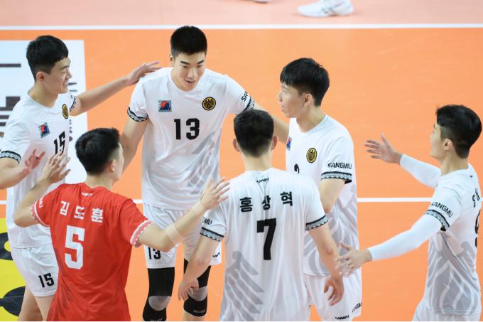 남자 배구 상무가 사상 처음으로 KOVO컵 4강에 올랐다. (한국배구연맹 제공)