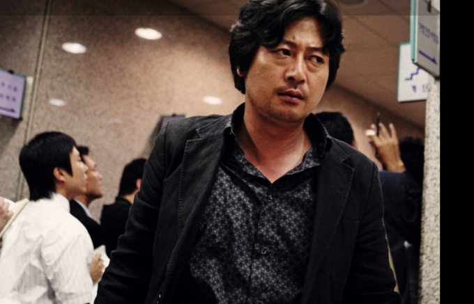 사진은 영화 '추격자' 속 노모씨 역할을 연기한 배우 김윤석 스틸컷. /사진=비단길 제공