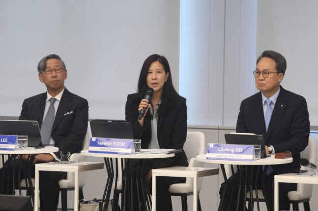 26일 서울 영등포구 여의도 신한투자증권 본사에서 신한금융지주가 국내외 기관투자자를 초청한 '라운드테이블' 미팅이 진행되고 있다./사진=신한금융지