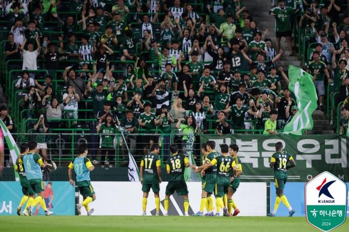 홈에서 제주 유나이티드를 꺾은 전북 현대. (한국프로축구연맹 제공)