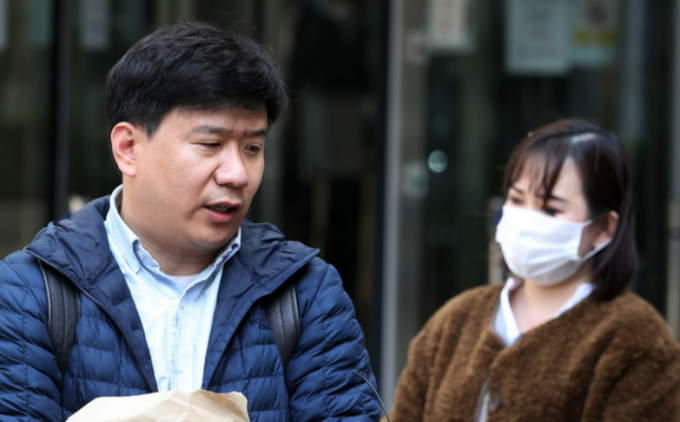  '사진은 지난 19일 '서울시 공무원 간첩 조작 사건' 피해자 유우성, 유가려씨가 서울 서초구 서울중앙지방법원에서 열리는 국정원 고문 수사관 1심 속행 공판에 앞서 기자회견을 하는 모습. /사진=뉴시스