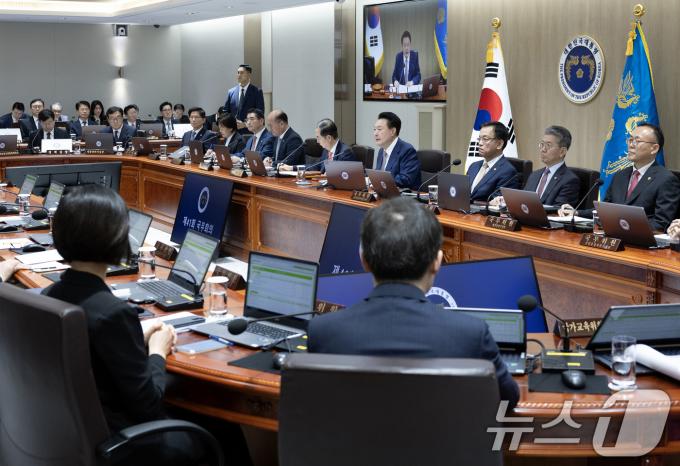 윤석열 대통령이 24일 용산 대통령실 청사에서 열린 제41회 국무회의에서 발언을 하고 있다. (대통령실 제공) 2024.9.24/뉴스1 ⓒ News1 송원영 기자