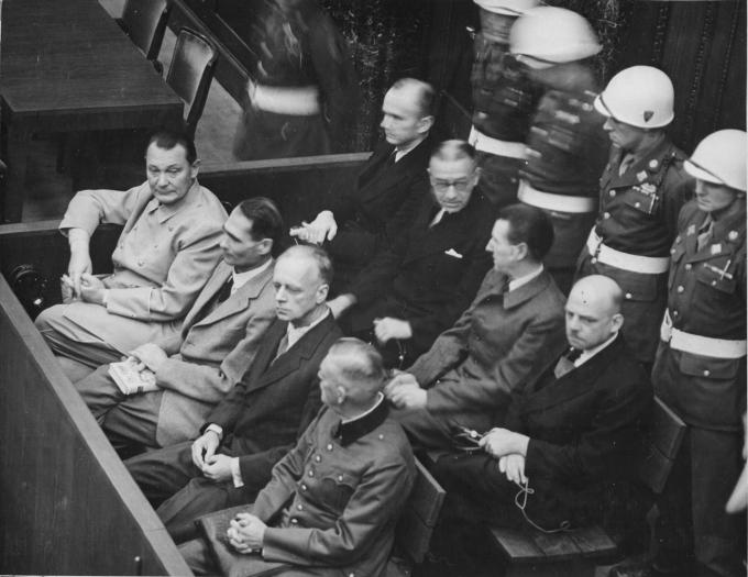 뉘른베르크 전범재판. (출처: Work of the United States Government, 사진(1945), Wikimedia Commons, Public Domain)