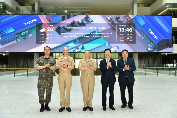 27일 토마스 앤더슨 소장 등 미 해군 고위관계자들이 경기도 판교의 HD현대 글로벌R&D센터를 방문, 함정 분야 협력방안에 대해 논의했다. /사진=HD현대