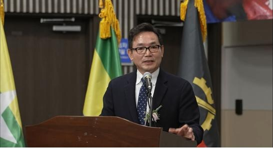 김성균 한국ESG실천연구원장이 세계 한식의 날 지지선언 행사에서 환영사를 하고 있다./사진=한국ESG실천연구원
