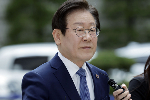위증교사 혐의로 재판에 넘겨진 이재명 더불어민주당 대표의 재판이 30일 마무리된다. 사진은 지난 27일 서울 서초구 서울중앙지방법원에서 열린 대장동 배임 및 성남FC 뇌물 의혹 공판에 출석한 이 대표의 모습. /사진=뉴시스