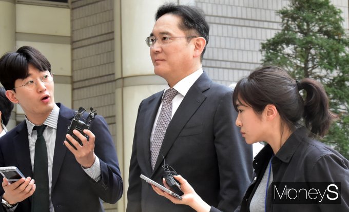 [머니S포토] 사법리스크 장기화 우려 속 '이재용' 회장 항소심, 시작