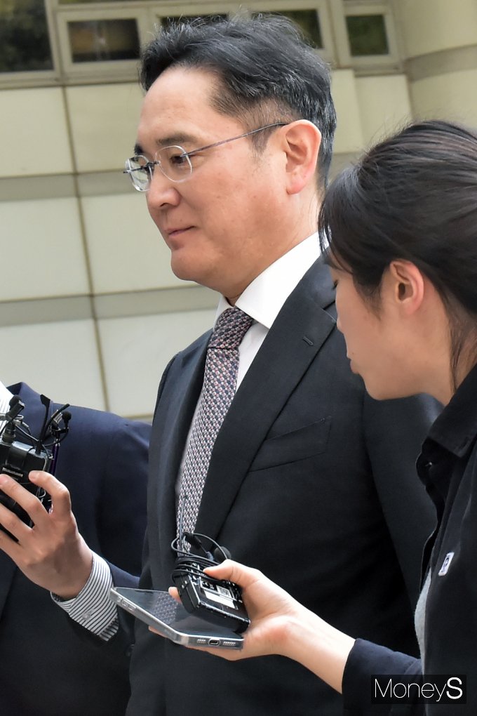 [머니S포토] 2심 재판 돌입한 이재용 회장