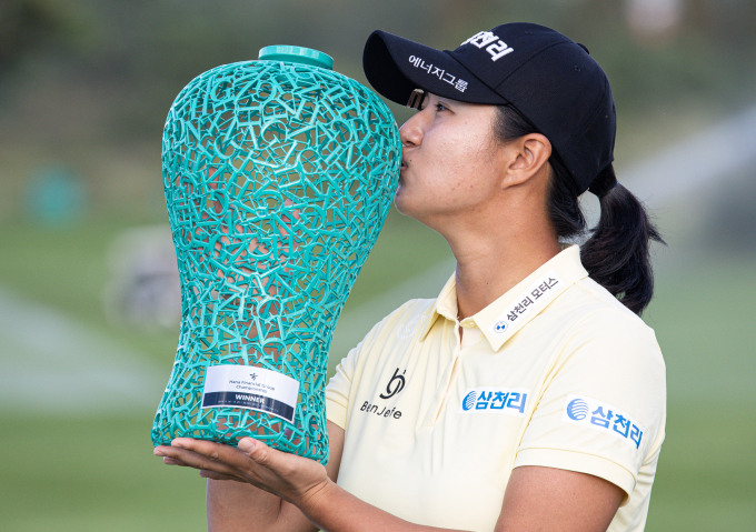 KLPGA 투어 하나금융그룹 챔피언십 정상에 오른 마다솜. /사진= KLPGA