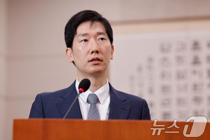 이종호 전 블랙펄인베스트 대표 통화 녹취를 공개한 김규현 변호사가 지난 7월 19일 오전 서울 여의도 국회 법제사법위원회에서 열린 '윤석열 대통령 탄핵소추안 즉각 발의 요청에 관한 청원 관련 1차 청문회'에서 의원 질의에 답하고 있다. 2024.7.19/뉴스1 ⓒ News1 안은나 기자