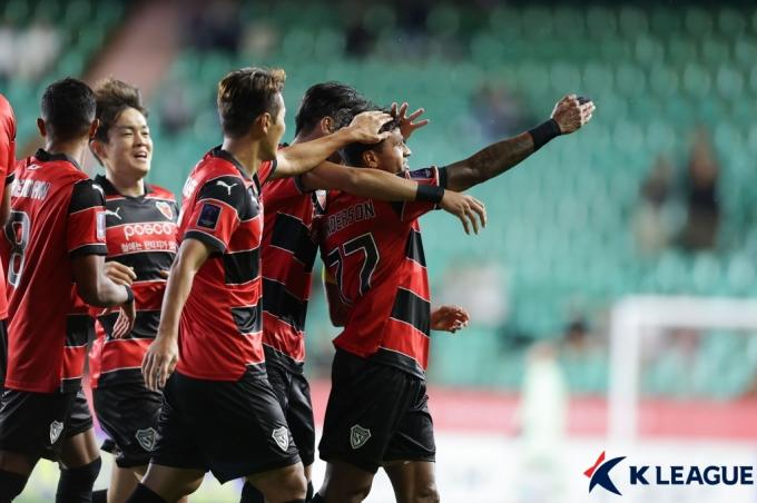 아시아축구연맹(AFC) 챔피언스리그 엘리트에서 첫 승리를 기록한 포항 스틸러스.(한국프로축구연맹 제공)