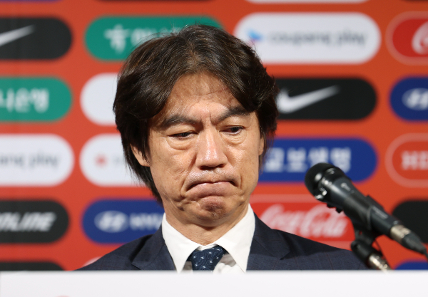 문화체육관광부가 홍명보 축구대표팀 감독 선임 과정이 다른 외국인 후보자에 비해 불투명·불공정했다고 밝혔다. 사진은 지난달 30일 서울 종로구 축구회관에서 대표팀 소집 명단을 발표하는 홍 감독의 모습. /사진=뉴시스