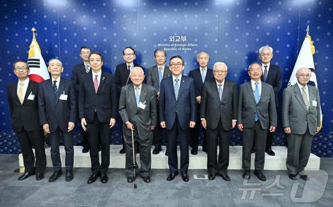조태열 외교부 장관이 2일 일한문화교류기금 대표단을 접견했다.  (외교부 제공)