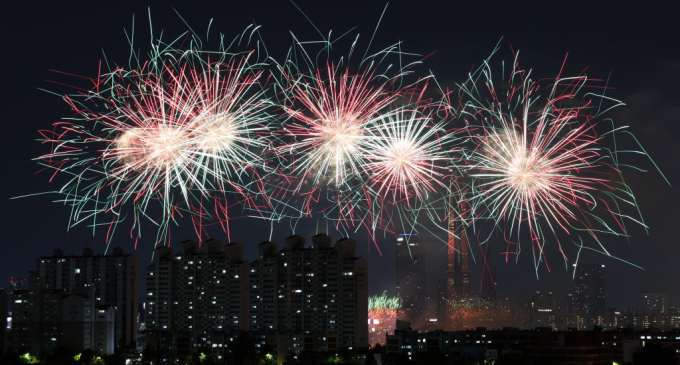오는 5일 서울세계불꽃축제에 100만명의 인파가 몰릴것으로 예상된다. 사진은 2023 서울세계불꽃축제' 모습. /사진=뉴스1