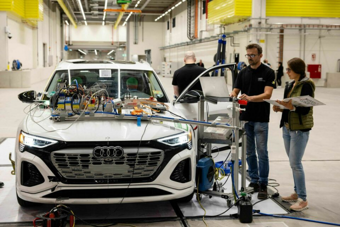 지난해 아우디가 잉골슈타트 인캠퍼스에 개관한 아우디 차량안전센터(Audi Vehicle Safety Center, AFZ)는 첨단 장비들을 도입해 기존 충돌 테스트 시설 대비 대폭 강화된 테스트 역량을 선보이고 있다. /사진=아우디 