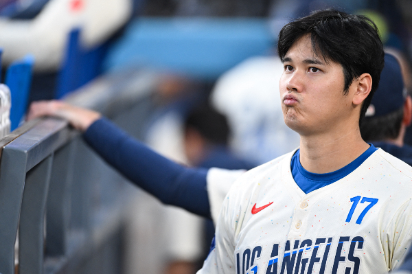 MLB 최초 50-50을 달성한 쇼헤이 오타니의 경제 효과가 대단하다. 사진은 지난달 22일 오타니가 '덕 아웃'에서 생각에 잠긴 모습. /사진=로이터