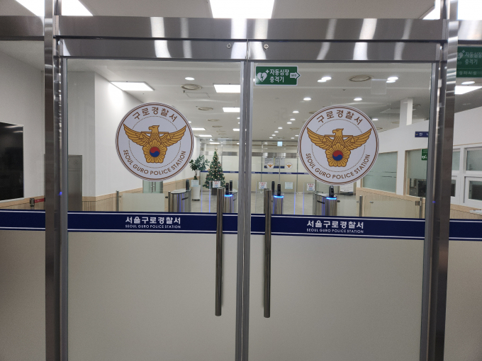 교통법규를 어기고 난폭운전을 일삼은 오토바이 운전자가 경찰관을 매달고 도주했다 현장에서 붙잡혔다. /사진=머니투데이