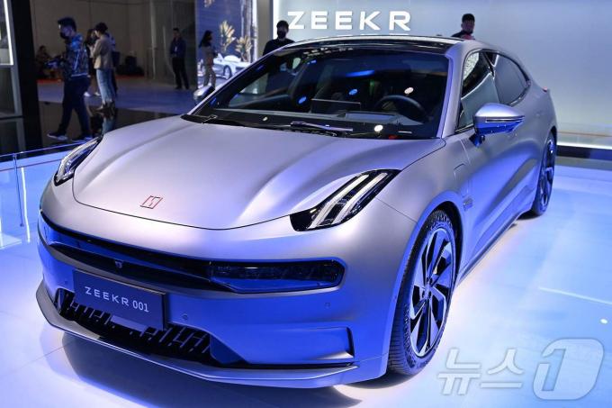 2021년 4월 중국 상하이에서 열린 제19회 상하이 국제 모터쇼에서 중국 지리그룹의 고급 전기차 브랜드 지커(Zeekr)의 왜건 모델 '001'이 전시된 모습. 2021.04.19. ⓒ AFP=뉴스1 ⓒ News1 김성식 기자