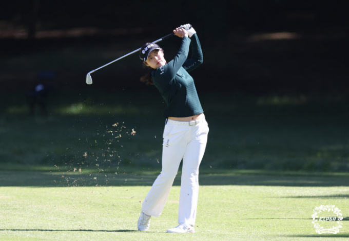 KLPGA 투어 하이트진로 챔피언십 이틀 연속 선두에 자리한 박도영. /사진= KLPGA