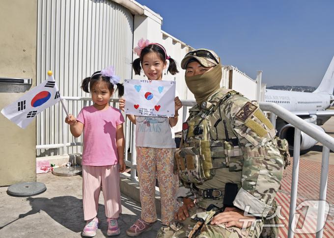 [뉴스1 PICK]'레바논 대탈출' 체류 국민, 급파된 軍수송기 타고 무사 귀국