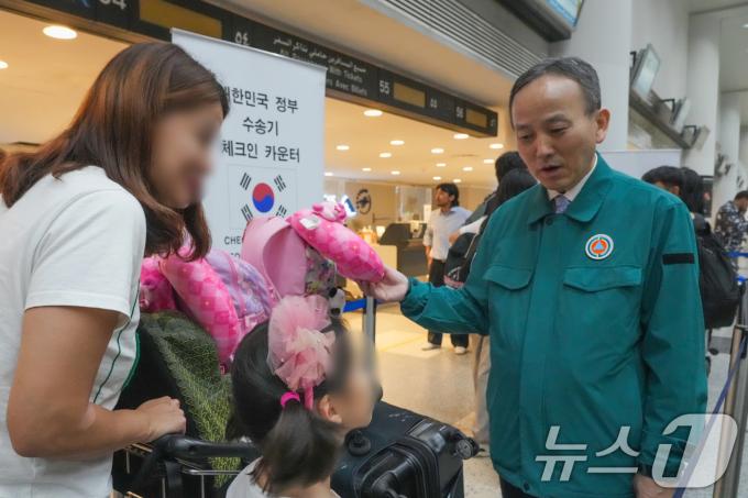 [뉴스1 PICK]'레바논 대탈출' 체류 국민, 급파된 軍수송기 타고 무사 귀국