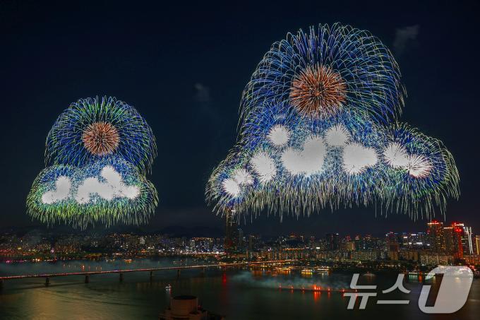 [뉴스1 PICK]가을밤 물들이는 불꽃의 향연…'2024 서울세계불꽃축제'