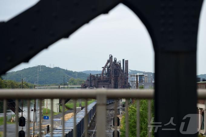 2024년 미국 대통령 선거 최대 경합주인 펜실베이니아주(州) 노샘프턴카운티 베들레햄시의 철강공장 모습. 한때 세계 최대 철강회사였던 '베들레햄 스틸'의 가동이 중단된 철강공장으로 AFP가 2022년 9월 촬영했다. 노샘프턴카운티는 펜실베이니아 내에서도 지난 두번의 대선때 결과가 뒤바뀌면서 '격전지 내 격전지'로 불리운다. ⓒ AFP=뉴스1 ⓒ News1 류정민 특파원